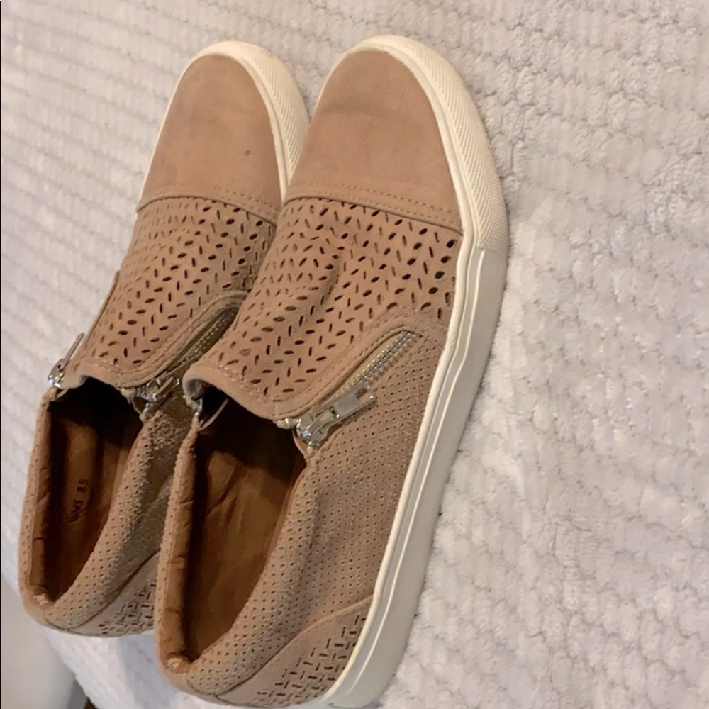 Slip on zipper shoes